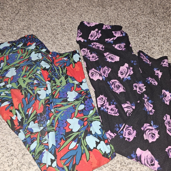 LuLaRoe Pants - LuLaRoe Floral Leggings - Red and Black
